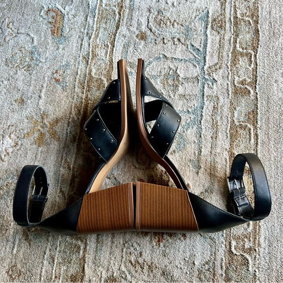 Vince Camuto Nilambie Studded Ankle Strap Sandal BLACK LEATHER 9 1/2 NEW - Picture 9 of 11